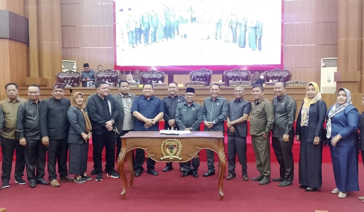 Rapat Paripurna, DPRD Mura Bahas Enam Raperda