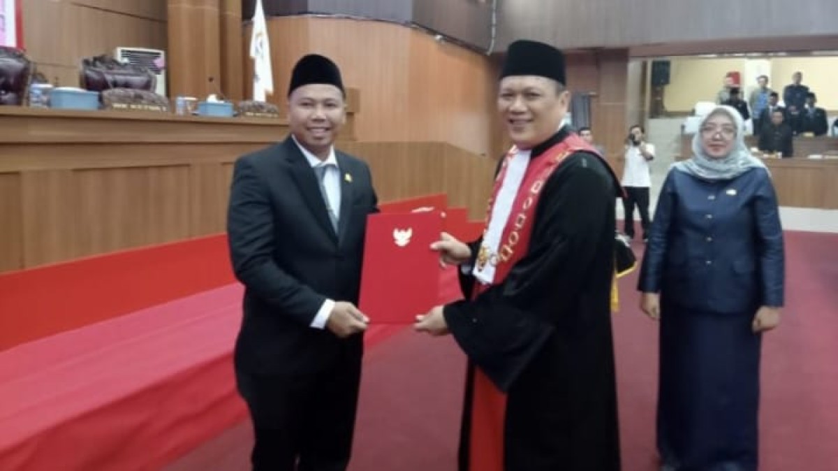 Yani Yandika Resmi Dilantik Sebagai Waka II DPRD Mura